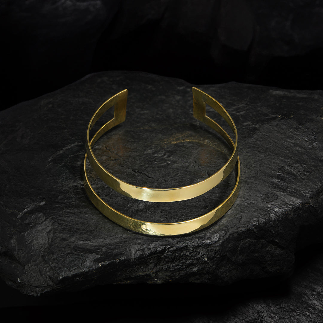 Venus Cuff choker necklace—bold, sexy design for confident, standout neckwear.