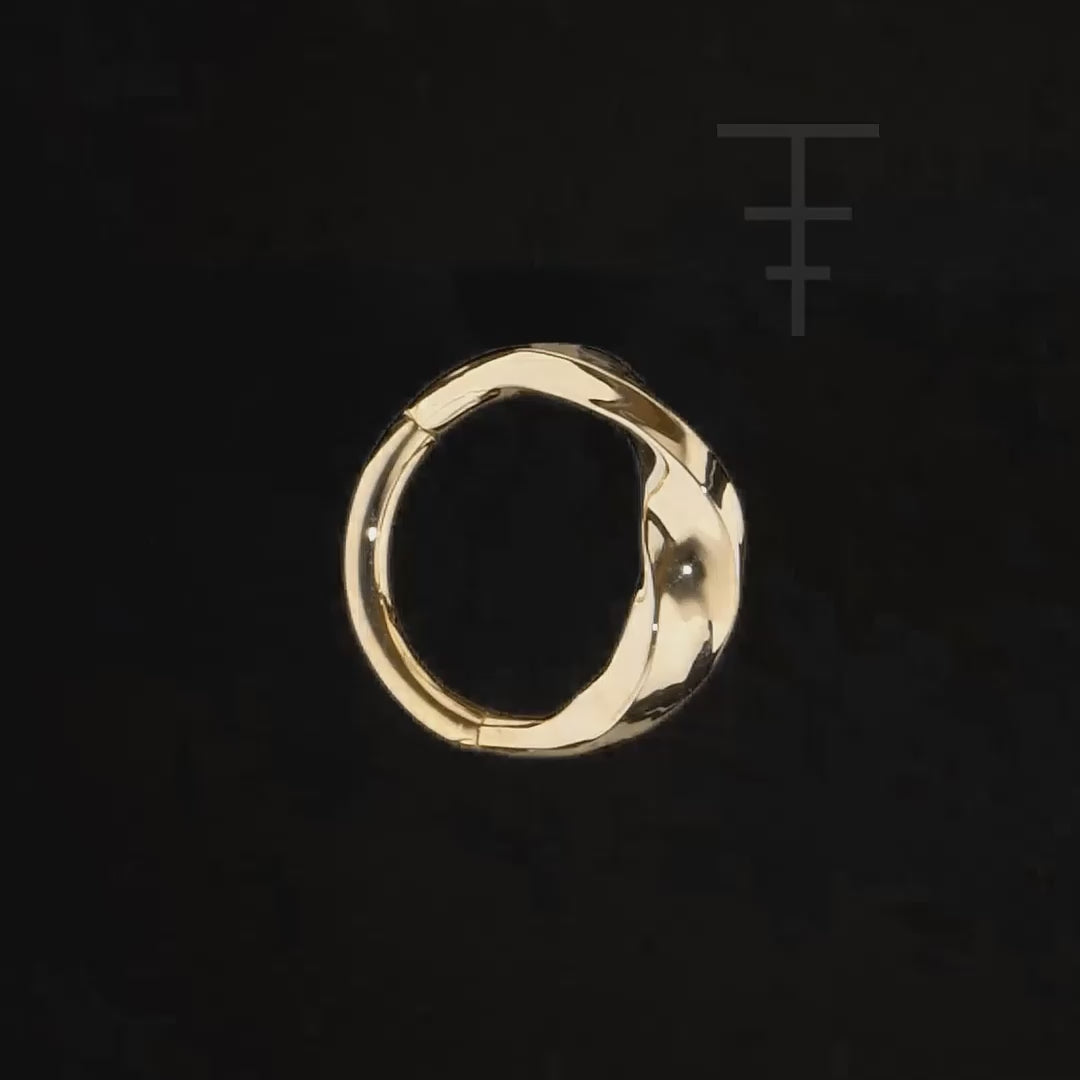 Luxurious 14k gold clicker ring featuring twisted rope texture